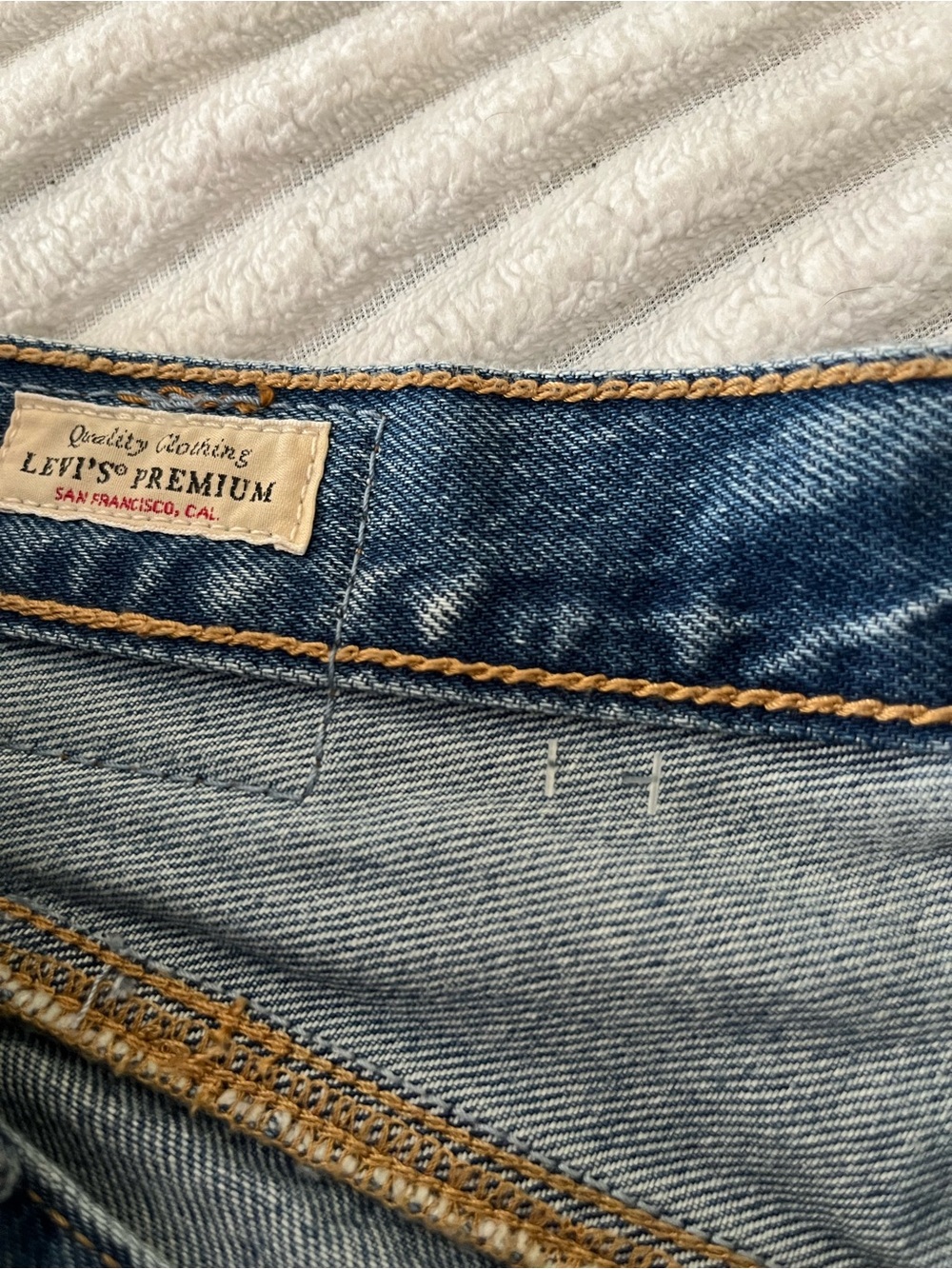 Levi’s 90s 501 Jeans - Picture 13 of 15